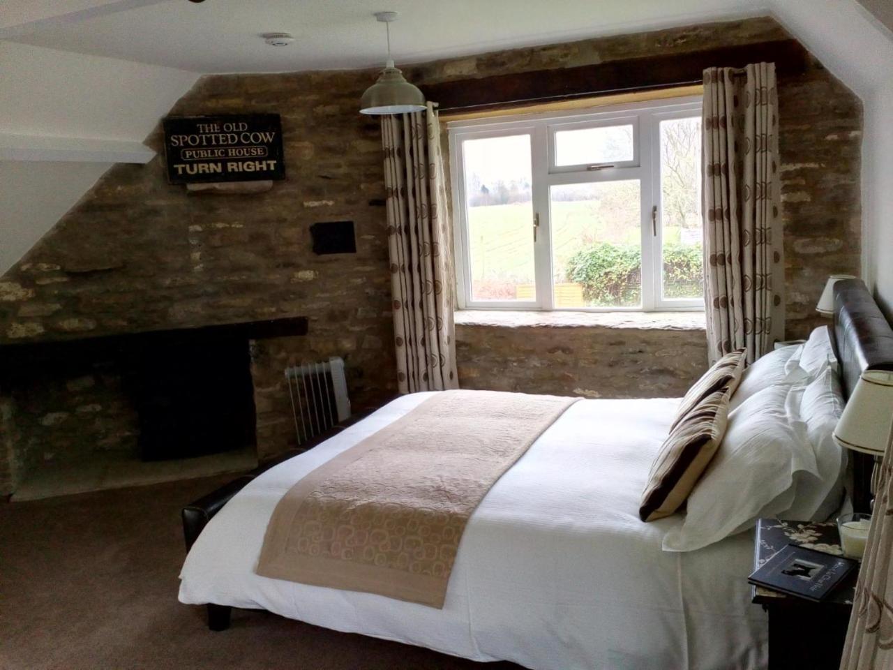 The Old Spotted Cow Bed & Breakfast Marston Meysey Bagian luar foto