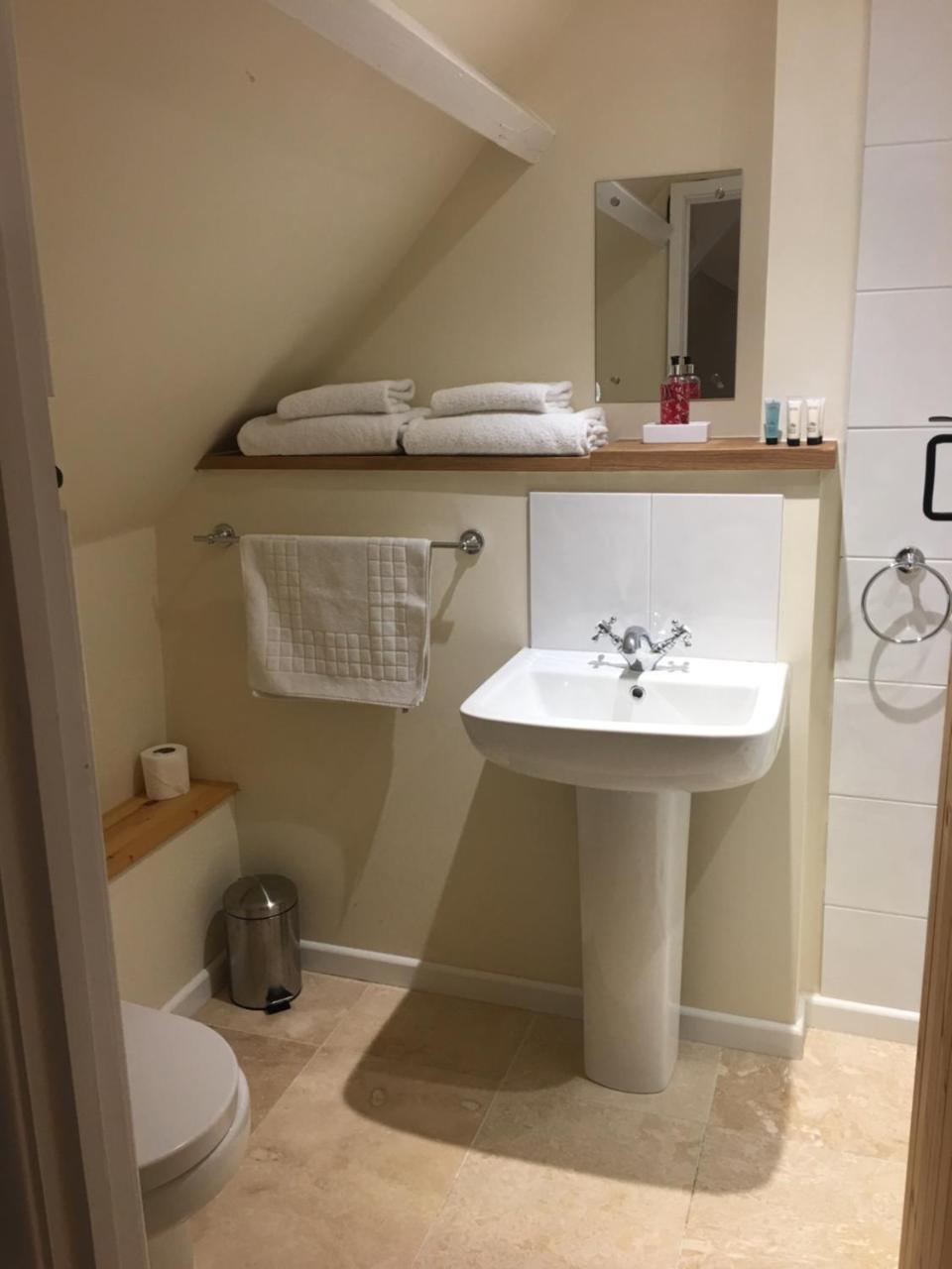 The Old Spotted Cow Bed & Breakfast Marston Meysey Bagian luar foto